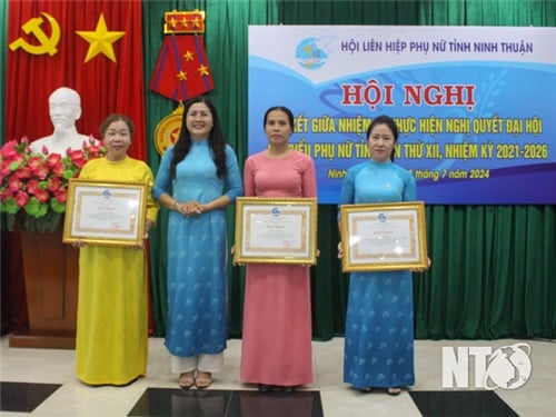 Sơ kết giữa nhiệm kỳ thực hiện Nghị quyết đại biểu phụ nữ tỉnh lần thứ XII, nhiệm kỳ 2021-2026