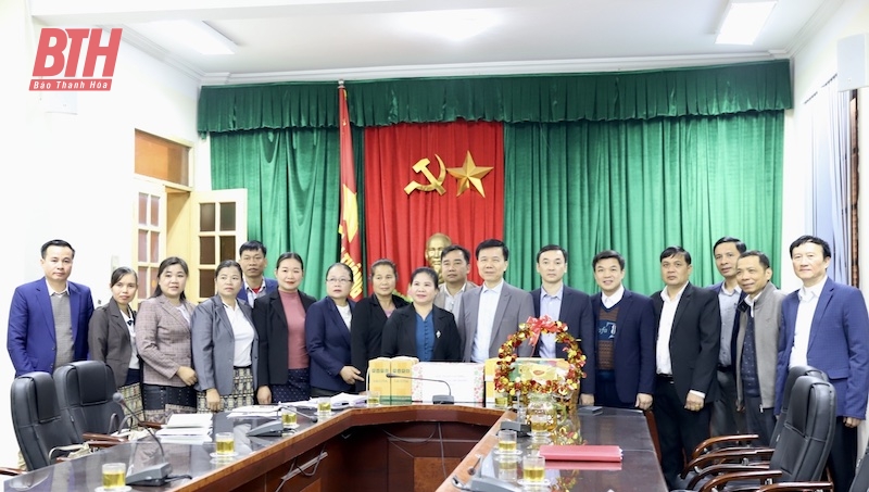 Una delegación del Departamento de Salud Provincial de Hua Phan visitó y trabajó en Thanh Hoa