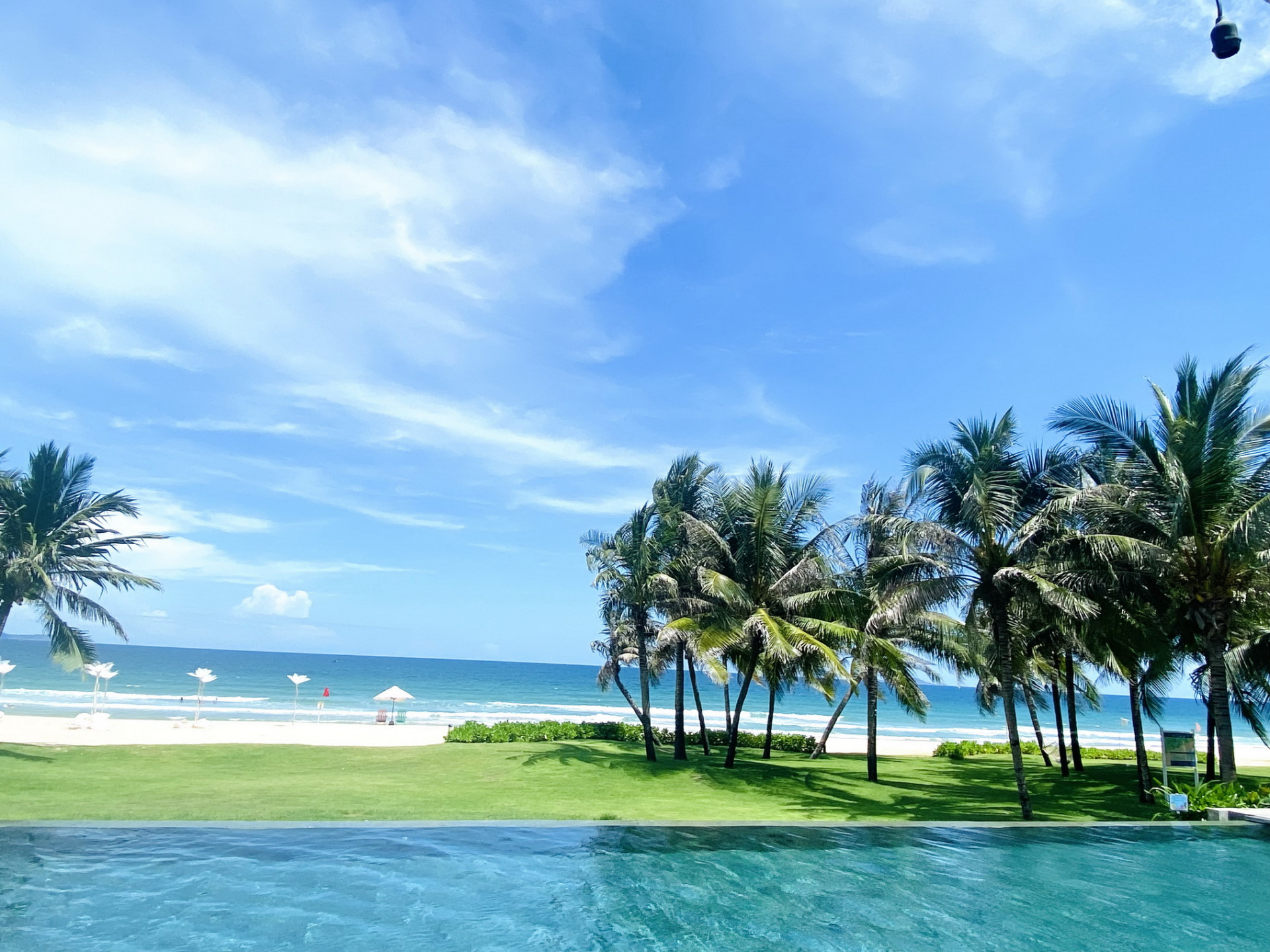 Der Strand von Nha Trang lockt immer Touristen an.