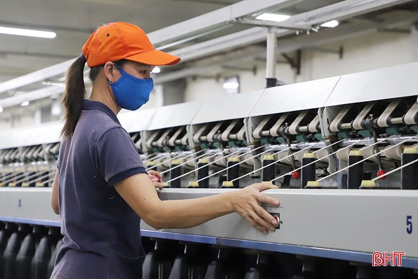 Ha Tinh desarrolla la industria y el comercio en profundidad y de manera sostenible