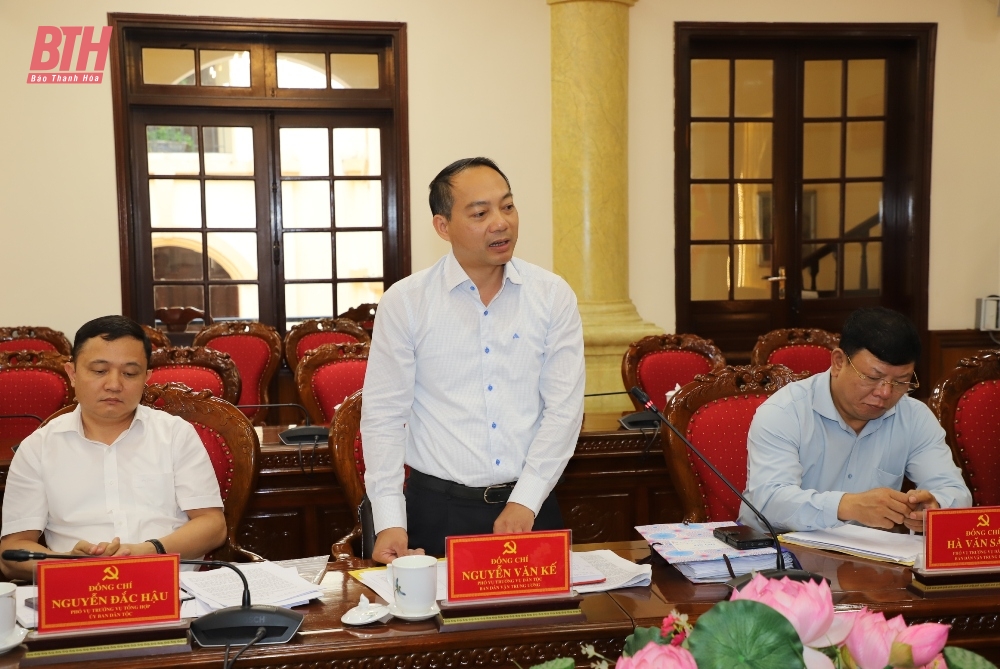 Central working delegation surveys the implementation of ethnic work in the province