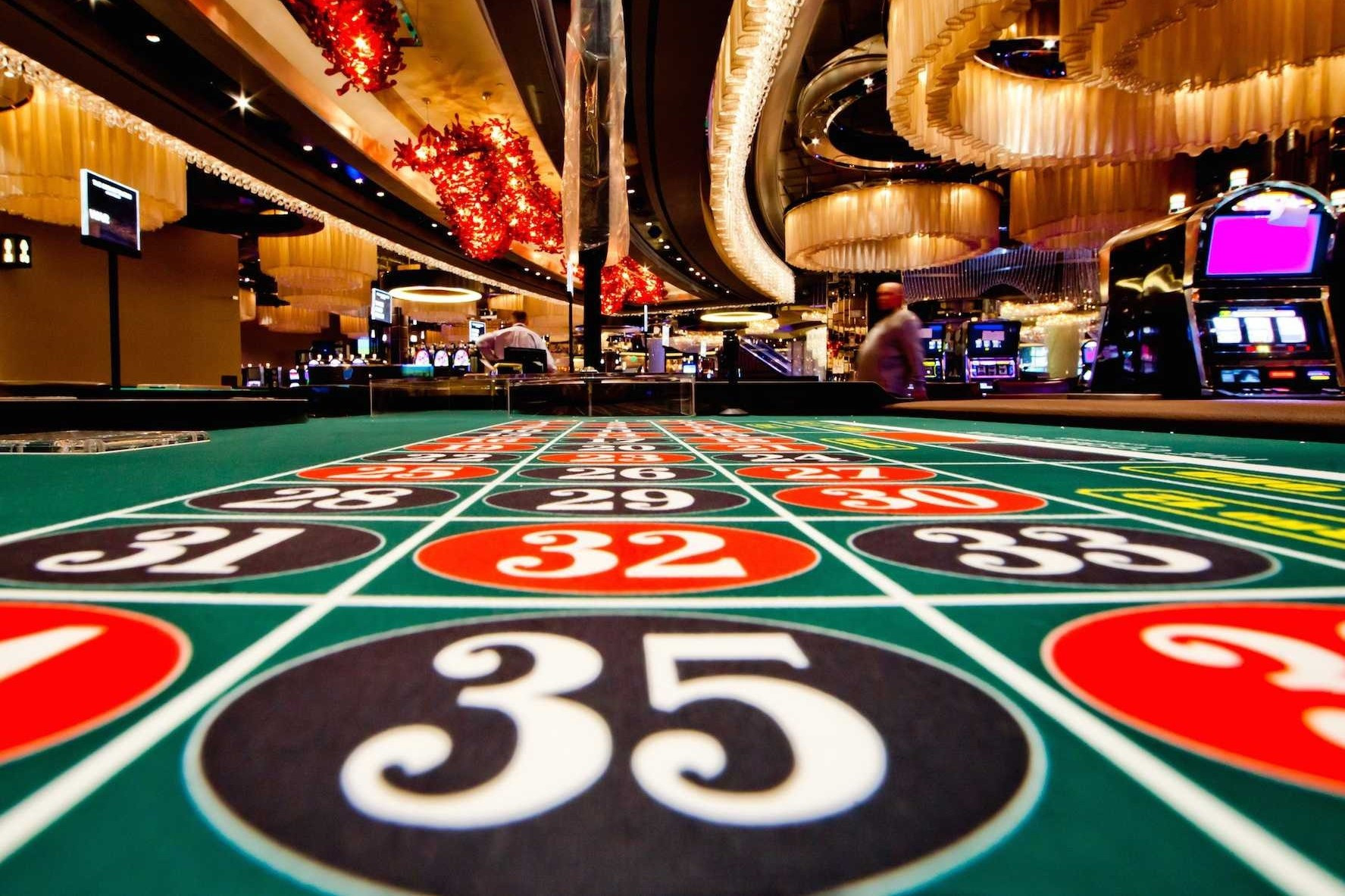 Đề xuất kéo dài thời gian thí điểm cho người Việt vào chơi casino