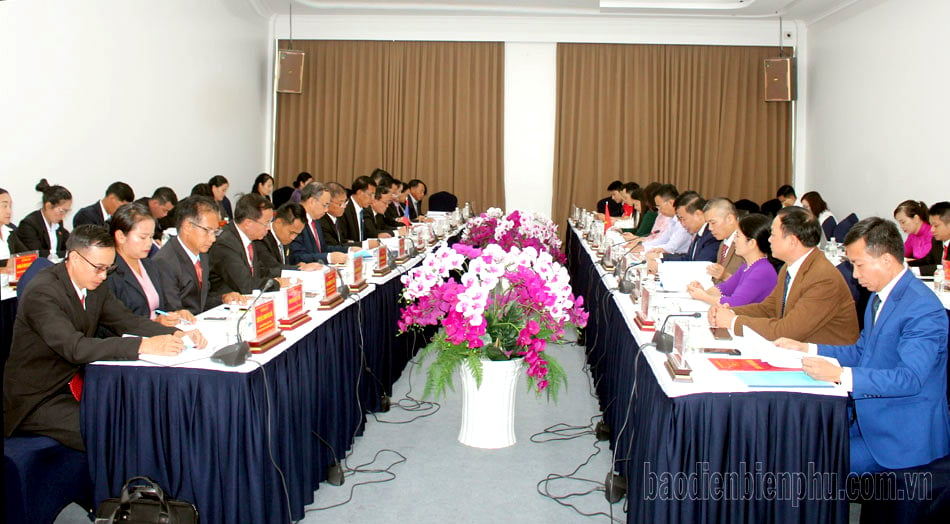 The Vietnam Fatherland Front Committee of the province held talks with the Lao Front for National Construction in Phoong Sa Ly, Udomxay and Luang Prabang provinces.