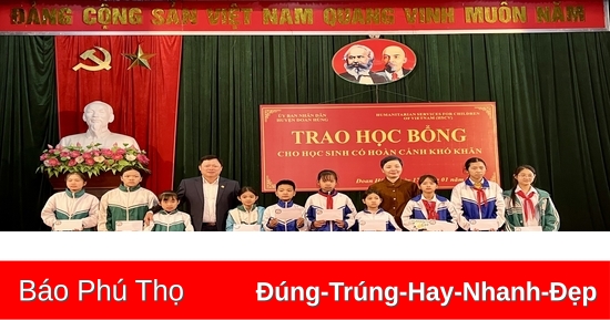 Trao tặng học bổng cho học sinh có hoàn cảnh khó khăn huyện Đoan Hùng