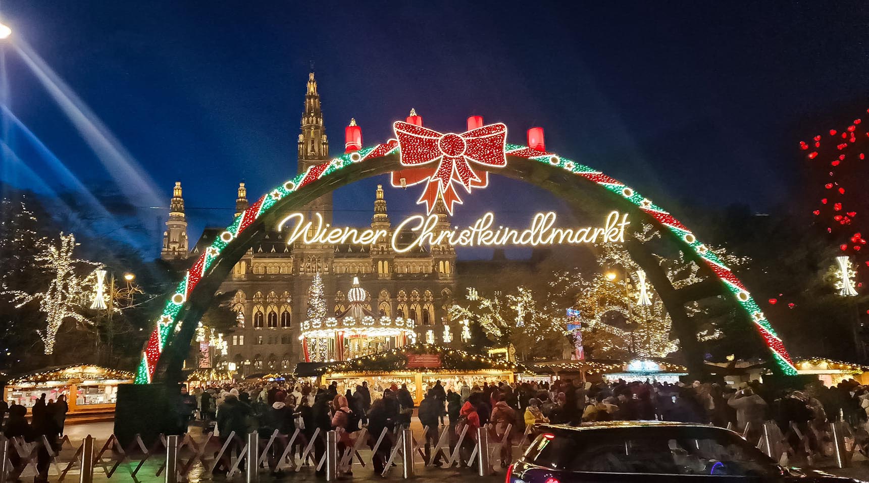 Europa begrüßt Weihnachten in leuchtenden Farben