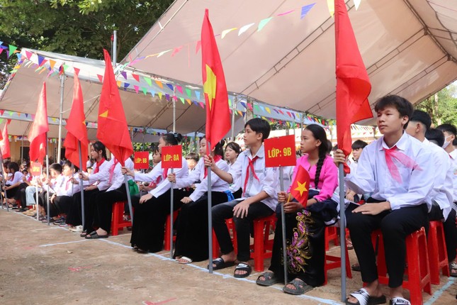 Phó Thủ tướng Lê Thành Long dự khai giảng năm học mới tại trường vùng cao Hòa Bình ảnh 3