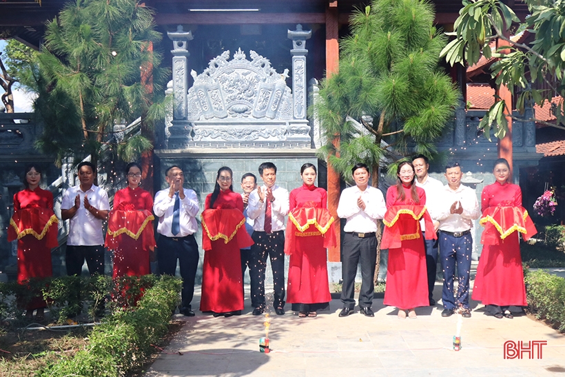 Otorgamiento del certificado de espacio cultural espiritual al Templo Tran en Ha Tinh