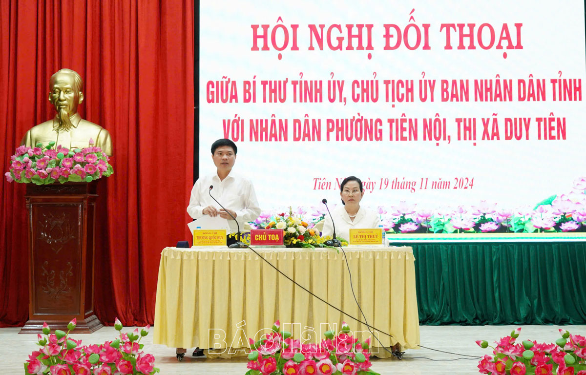 레티투이(Le Thi Thuy) 성 당 서기와 쯔엉꾸옥휘(Trường Quốc Huy) 성 인민위원회 위원장이 티엔노이 구 주민들과 대화를 나누었습니다.