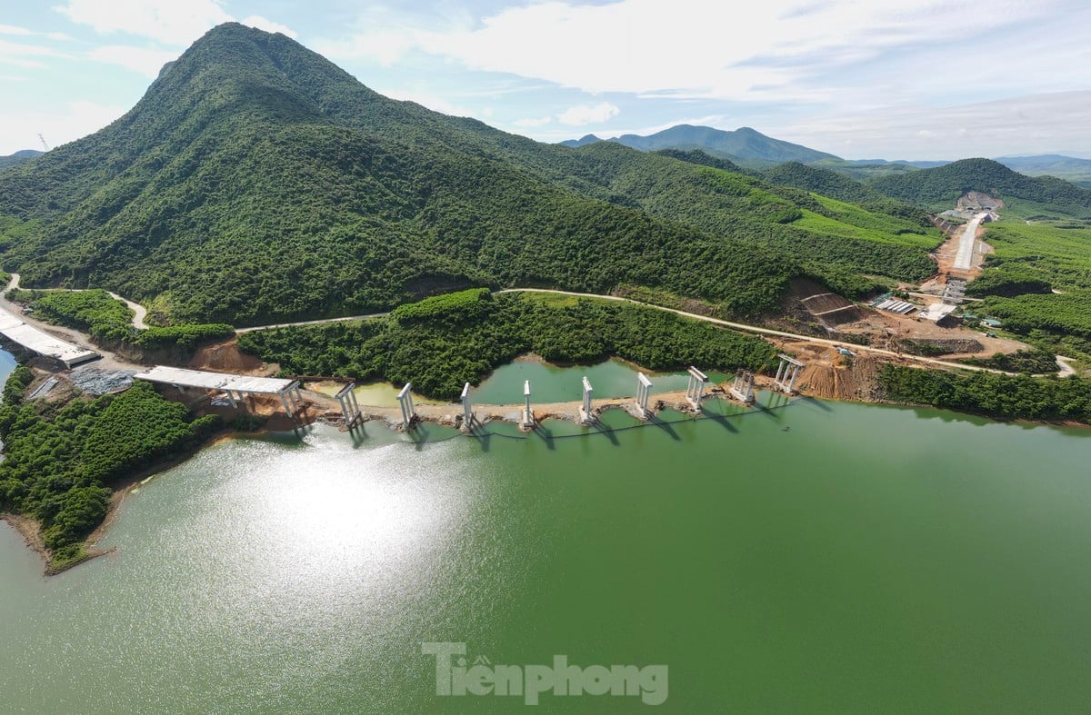 La forma de la autopista de 12.500 mil millones de VND que pasa por Ha Tinh (foto 11)