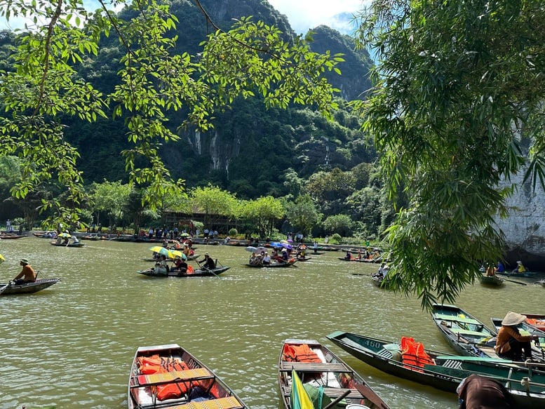 Ninh Binh - A bright spot on Vietnam's tourism map - Photo 2.