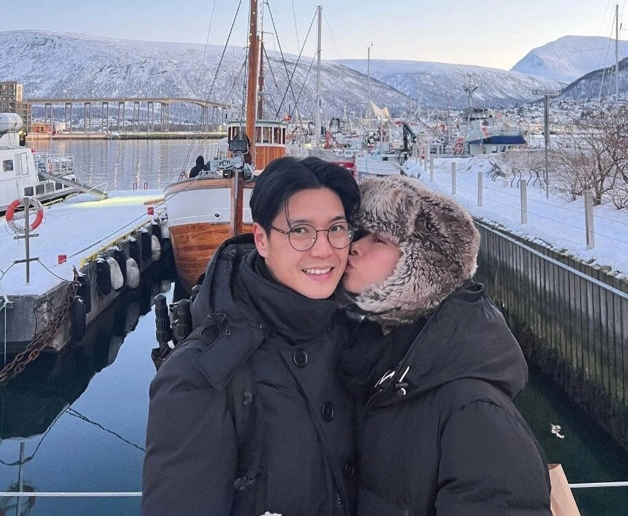 두 사람은 전 세계를 여행하며 매 순간을 온전히 즐겼습니다.