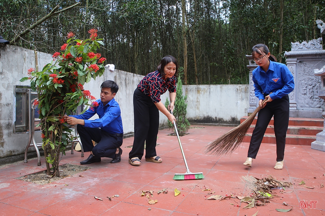 Visita al santuario de seis jóvenes voluntarias mártires en medio del bosque de Huong Khe