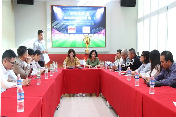 Reunión del Comité Organizador del 23.º Campeonato de Fútbol de Clubes de la Ciudad Plástica Hai Phong-Tien Phong, Copa de Seguridad 2024