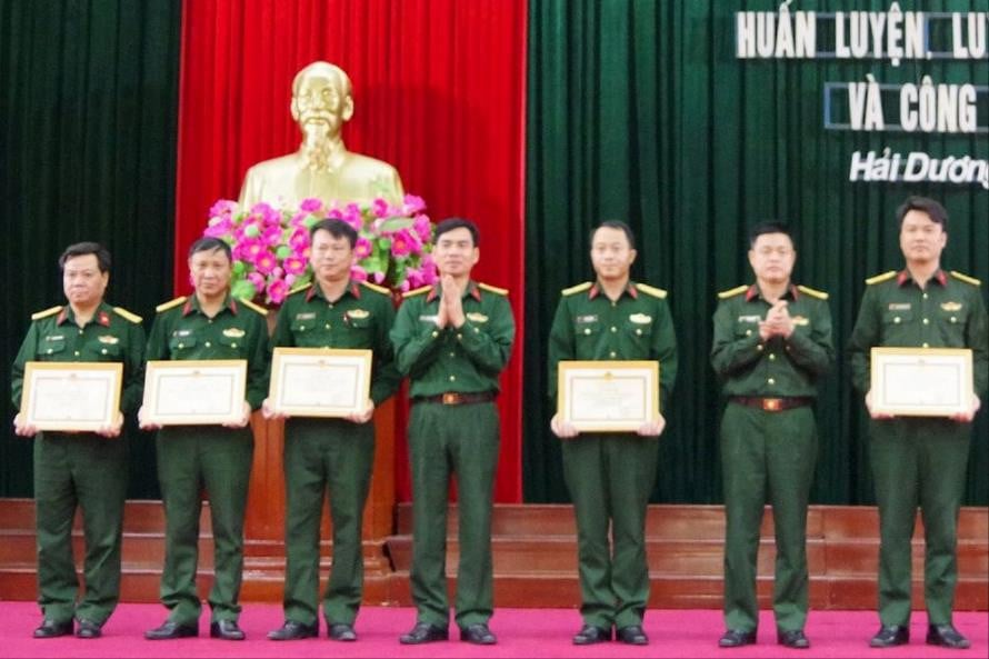 Hai Duong Provincial Military Command completes combat training plan