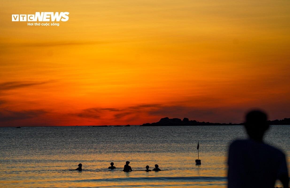 ベトナム中部の「海の宮殿」で色鮮やかな日の出を眺める - 2