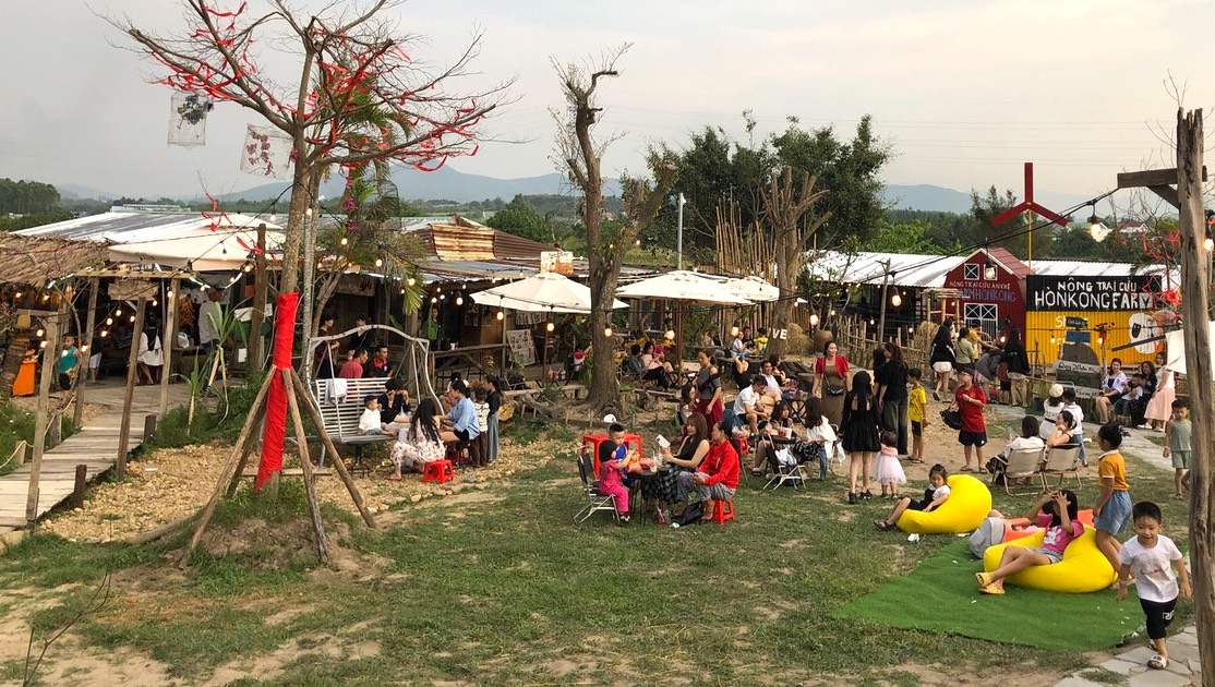 Las casas de familia y las granjas en Gia Lai atraen a los visitantes durante las vacaciones.