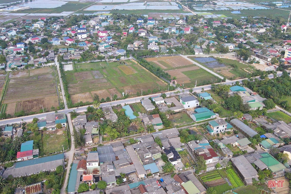 How is the extended Xo Viet Nghe Tinh road project invested?