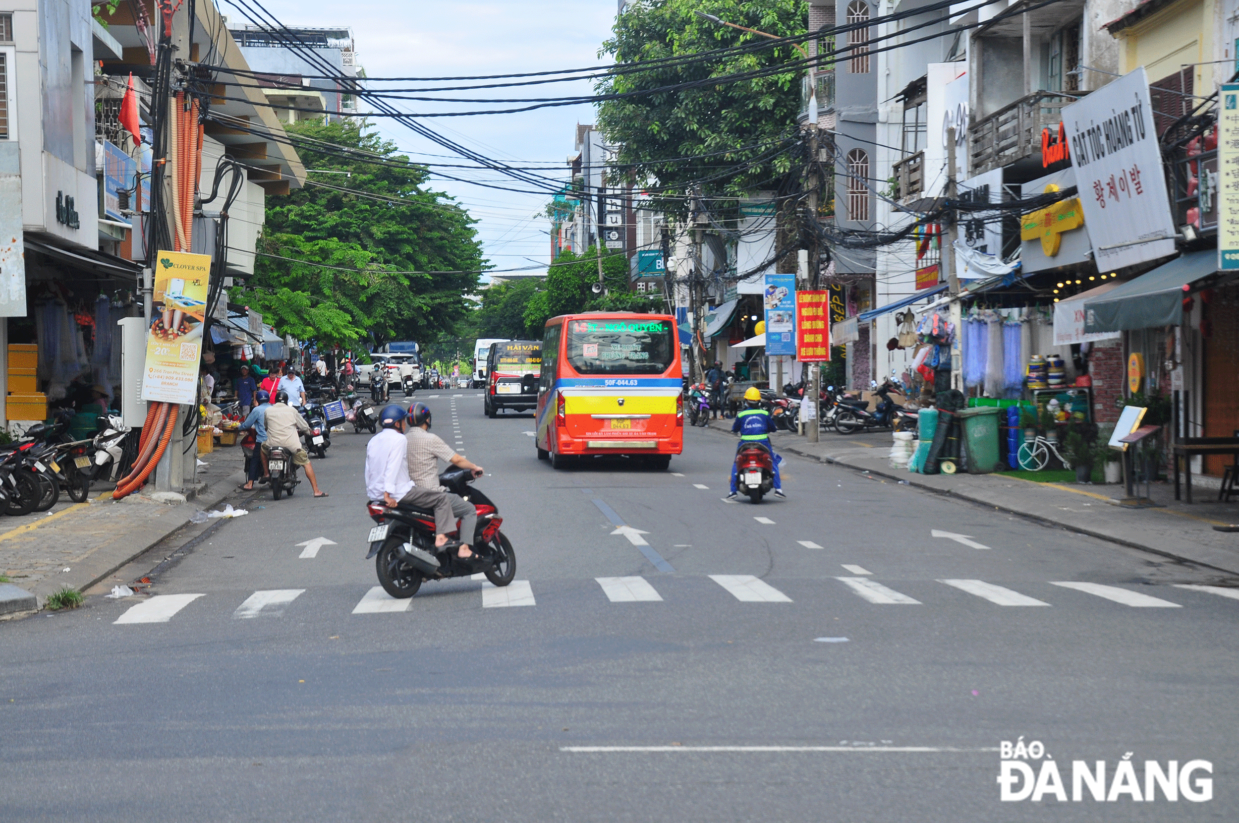 Giao thông trên các tuyến đường xung quanh chợ Hàn đã được phân luồng một chiều. Ảnh: THÀNH LÂN