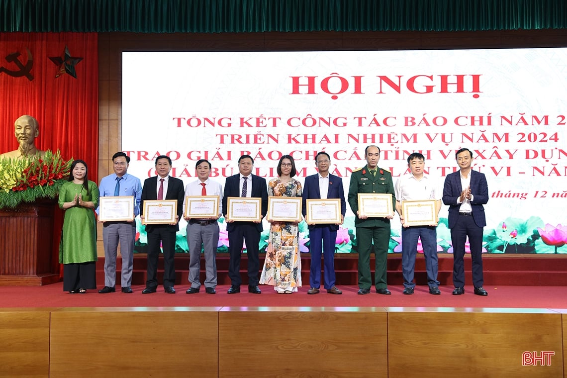 Ha Tinh awarded 27 works that won the 2023 Golden Hammer and Sickle Award