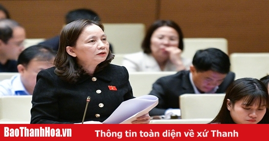 La delegada de la Asamblea Nacional, Cam Thi Man (delegación de la Asamblea Nacional de la provincia de Thanh Hoa), contribuyó con comentarios sobre el proyecto de ley que enmienda y complementa varios artículos de la Ley sobre las actividades de supervisión de la Asamblea Nacional y los Consejos Populares.