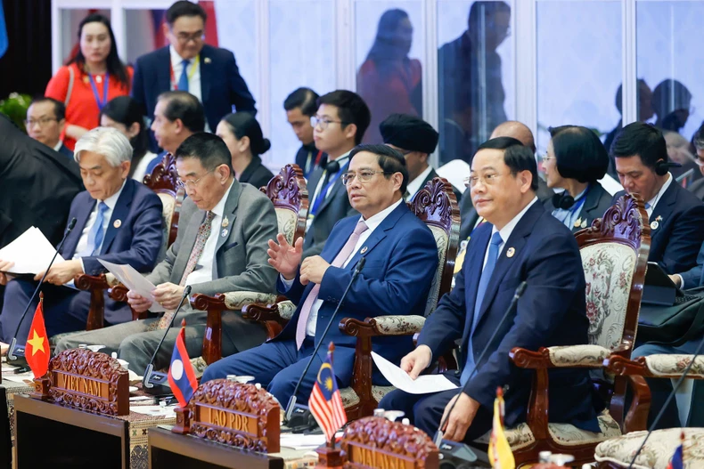 ファム・ミン・チン首相は、ASEAN議員会議（AIPA）の代表者との対話セッションに出席した。（写真：ニャット・バック/VGP）