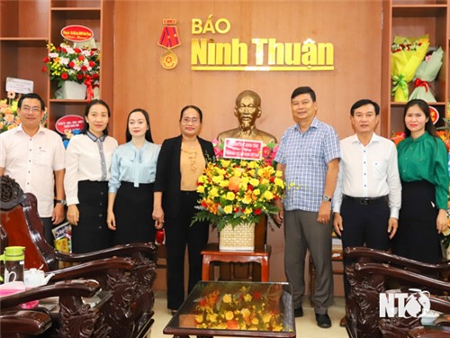 Thường trực HĐND tỉnh thăm, chúc mừng Ngày Báo chí Cách mạng Việt Nam