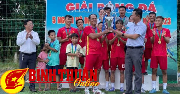 Emocionante campeonato de fútbol S5 en el distrito de Ham Tan