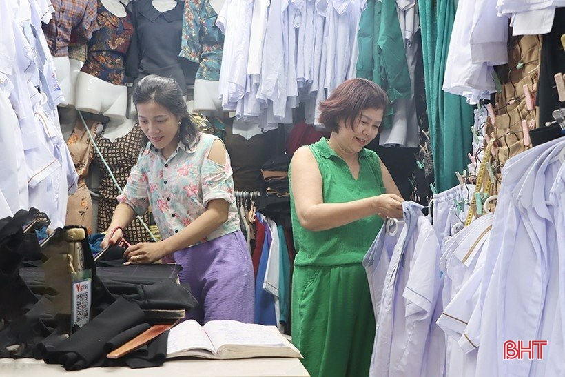 Las instalaciones de costura de uniformes están ocupadas 