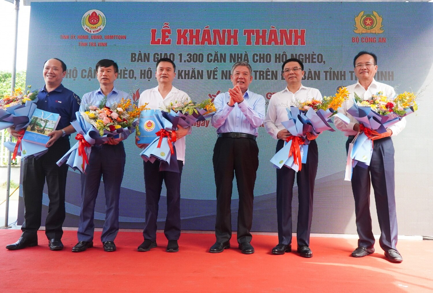 Khánh thành và bàn giao 1.300 căn nhà cho người nghèo tại Trà Vinh