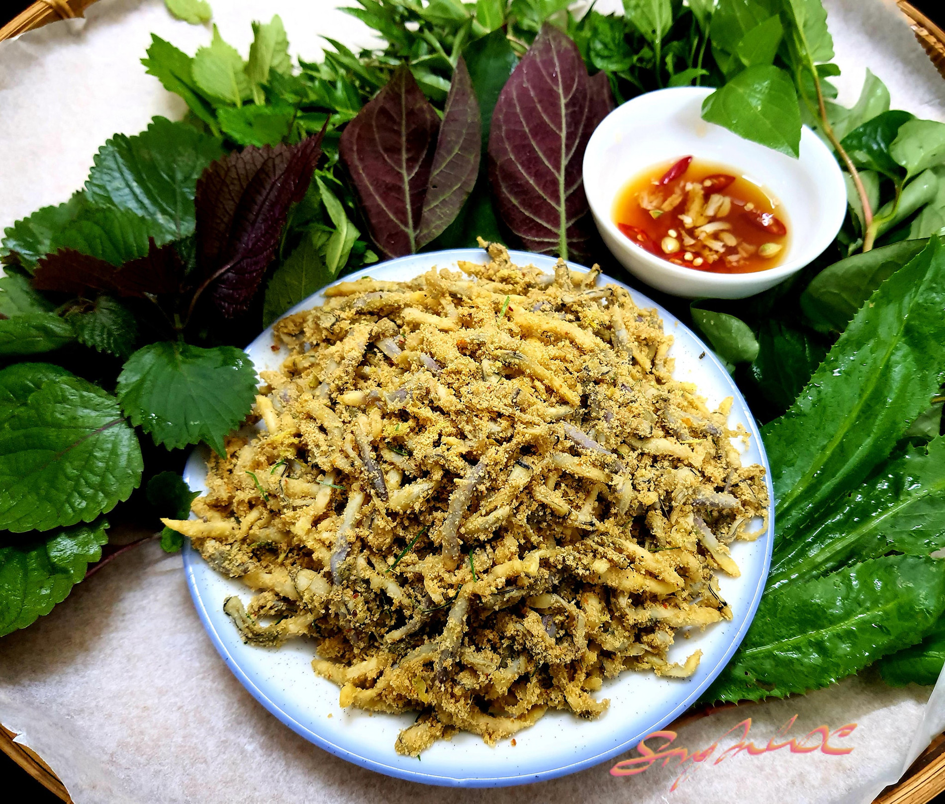 ថៃ ប៊ិញថន ធូត សាឡាដ 0.jpg