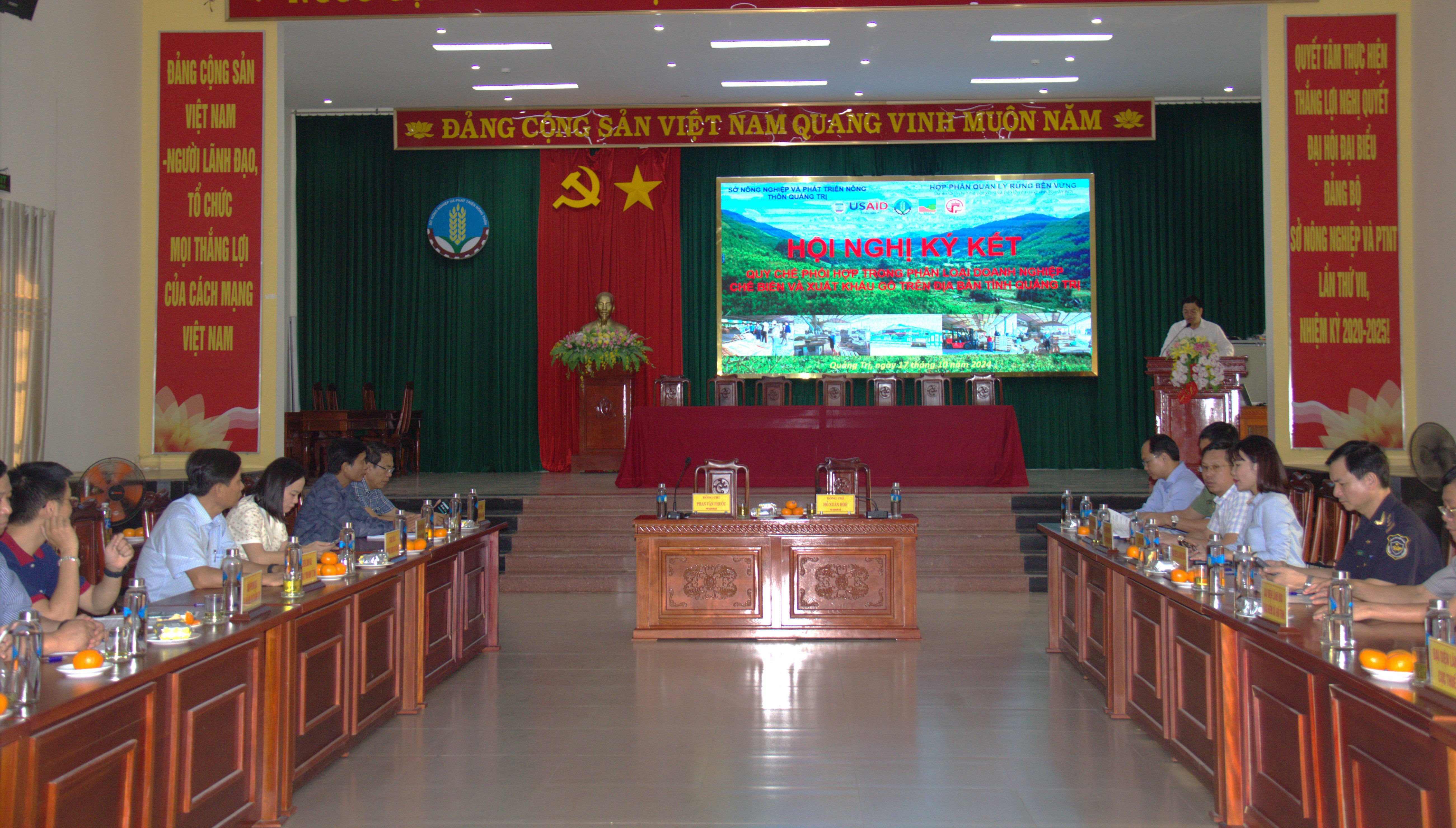 การลงนามในระเบียบการประสานงานในการจัดประเภทวิสาหกิจแปรรูปและส่งออกไม้