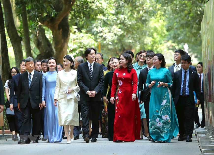Japanischer Kronprinz und Prinzessin besuchen Reliquienstätte von Präsident Ho Chi Minh