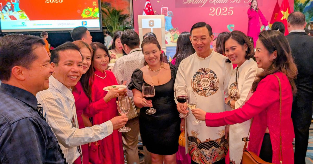 'អ្នកសរសេរអក្សរផ្ចង់ AI' ផ្តល់ការសរសេរអក្សរផ្ចង់នៅ 'Tet xua Tet xua' ក្នុងប្រទេសសិង្ហបុរី