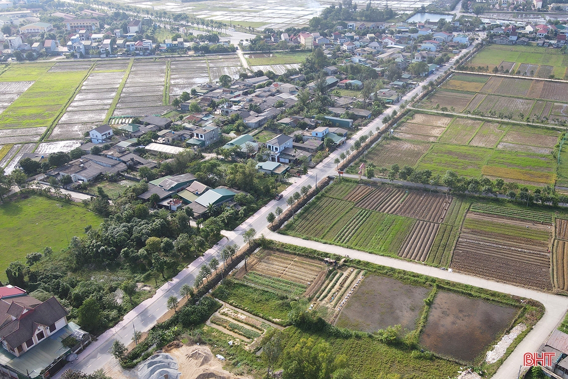 How is the extended Xo Viet Nghe Tinh road project invested?