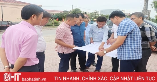 Cam Xuyen handed over the site for the project to upgrade National Highway 8C