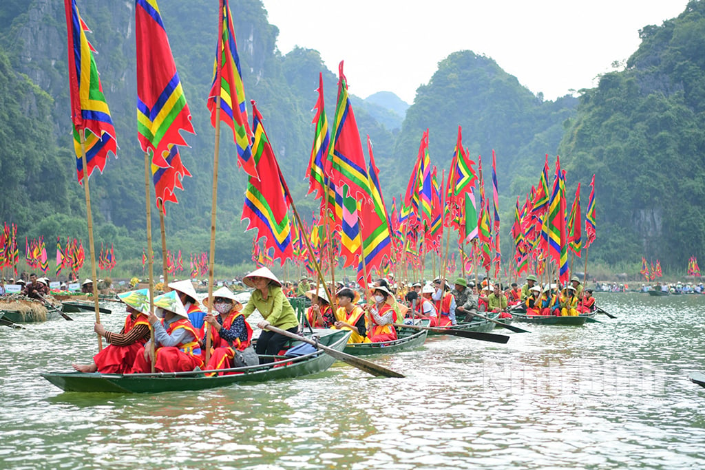 Lễ hội sắc vàng Tam Cốc Tràng An