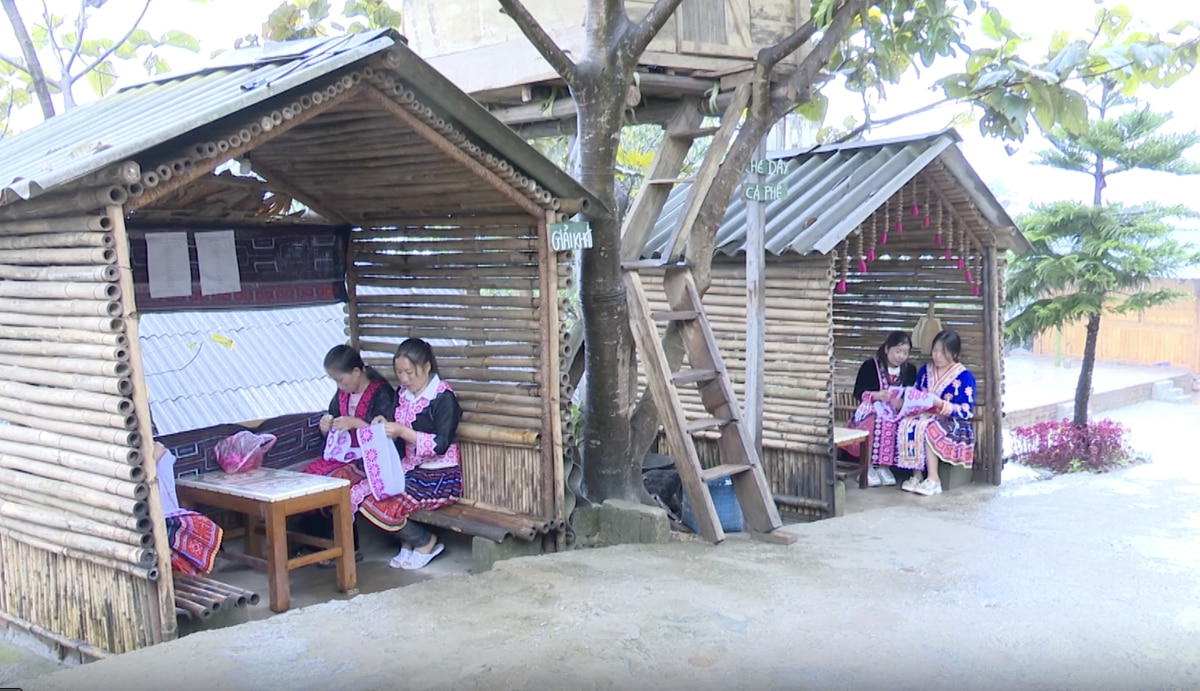 អភិវឌ្ឍន៍​ទេសចរណ៍​សហគមន៍​នៅ​ភូមិ​ពូសំបួរ