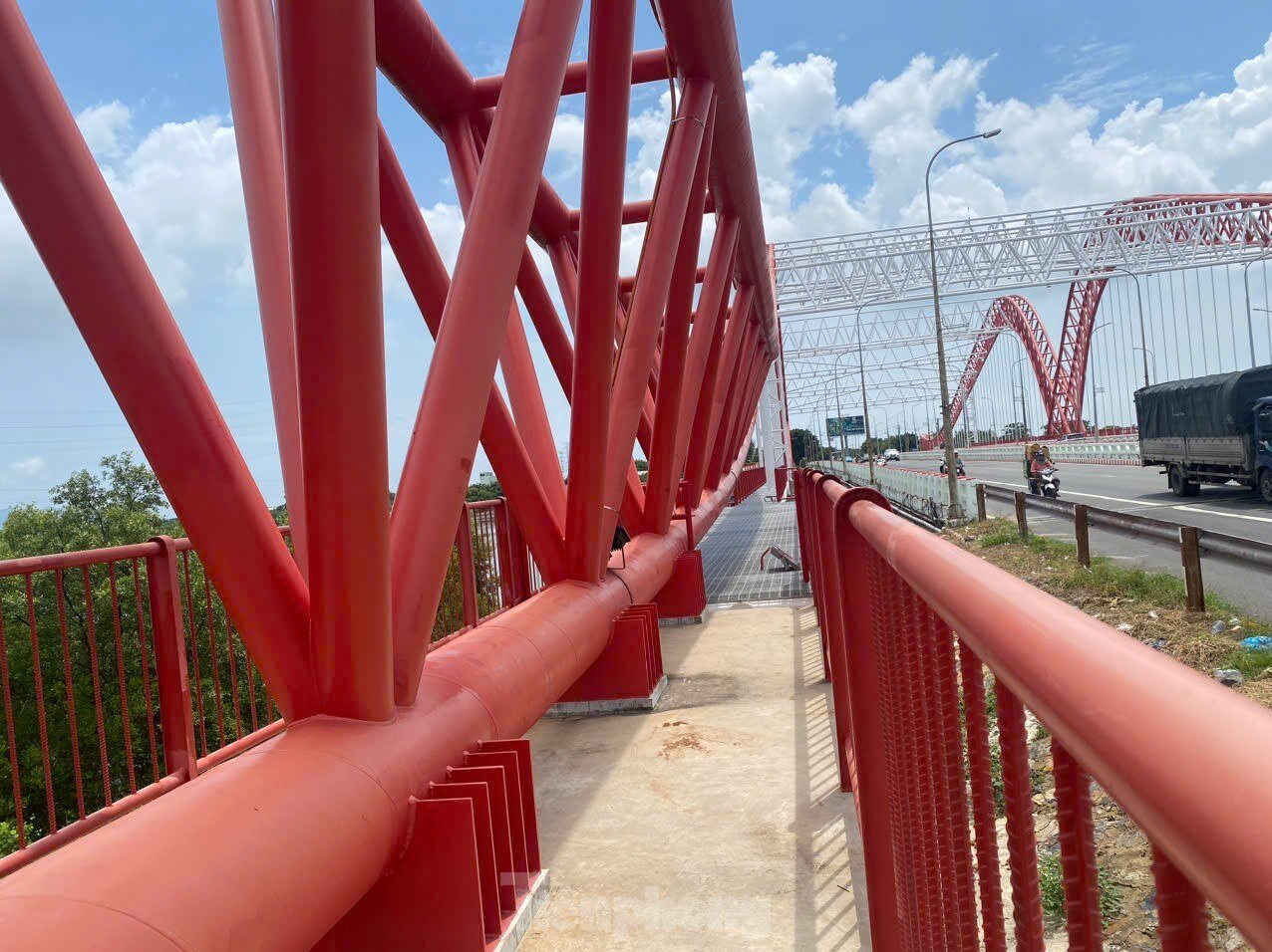 Close-up of the bridge shaped like a seagull spreading its wings in Ba Ria - Vung Tau photo 11