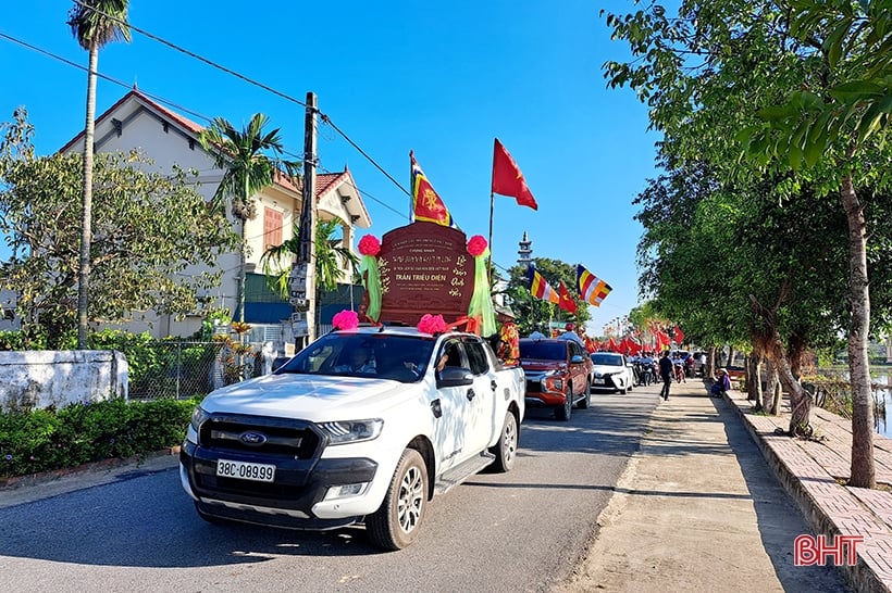 Otorgamiento del certificado de espacio cultural espiritual al Templo Tran en Ha Tinh