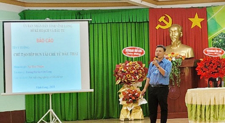 Ngo Hoai Nhiem presented his idea.