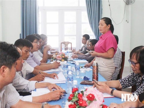 The monitoring delegation of the Vietnam Fatherland Front Committee of the province worked with Phuoc Hai commune.