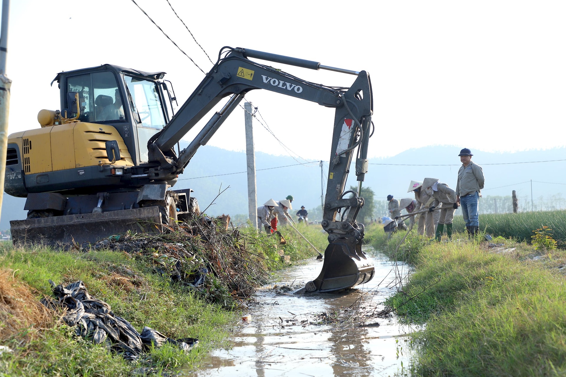 Cấp huyện cơ bản hoàn thành nạo vét, khơi thông, tu bổ các tuyến kênh chính