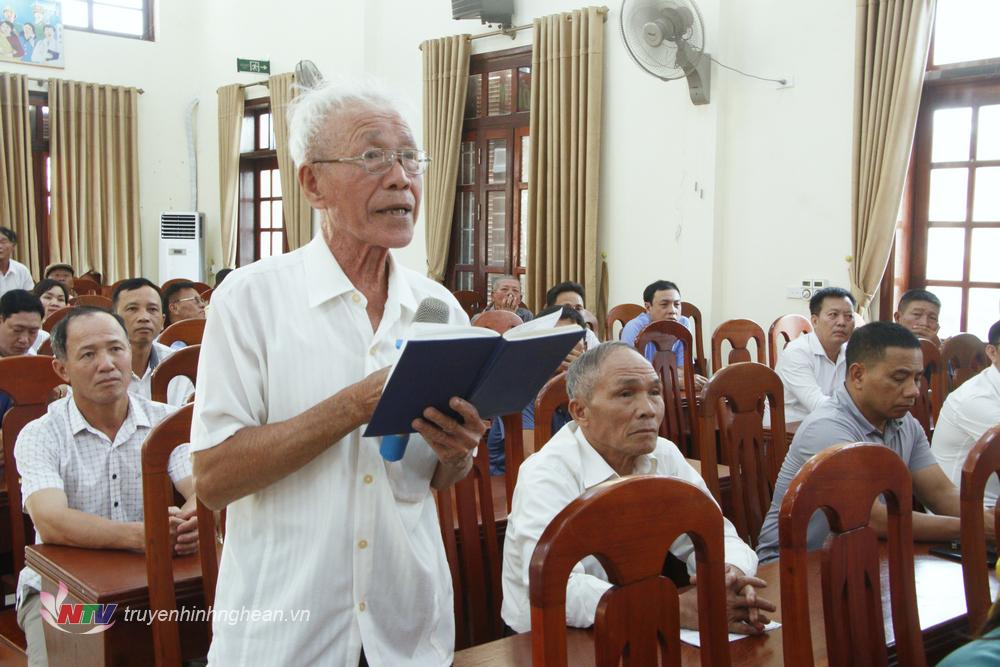 Cử tri nêu ý kiến, kiến nghị.