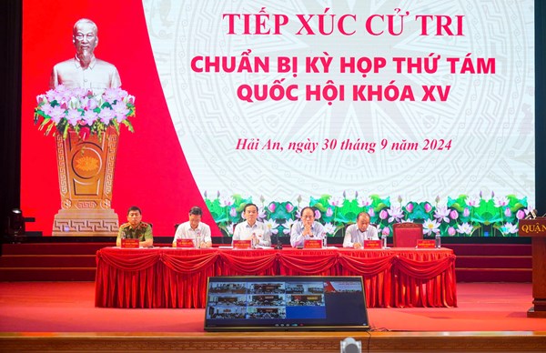 Comrade Tran Luu Quang, Head of the Central Economic Commission and Hai Phong National Assembly delegates met with voters in Hai An district.