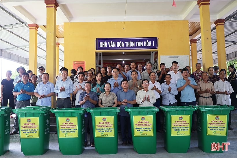 Les agriculteurs de Ha Tinh se mobilisent pour collecter les bouteilles et les emballages de pesticides