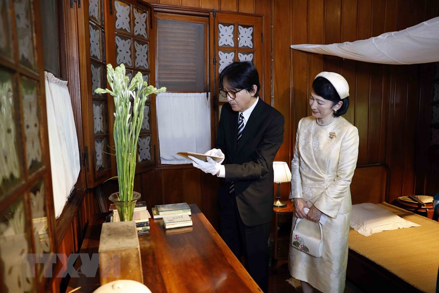 Japanischer Kronprinz und Prinzessin besuchen Reliquienstätte von Präsident Ho Chi Minh