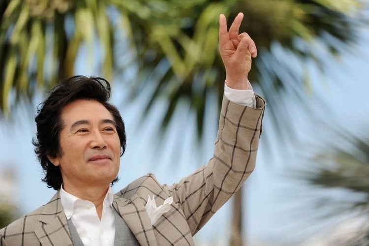 Baek Yoon Shik dans le rôle du grand-père de Baek Kang Sung