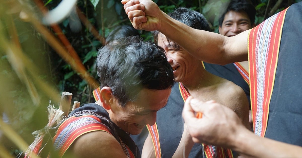 Unique water trough worship ceremony of Ca Dong people in Nam Tra My