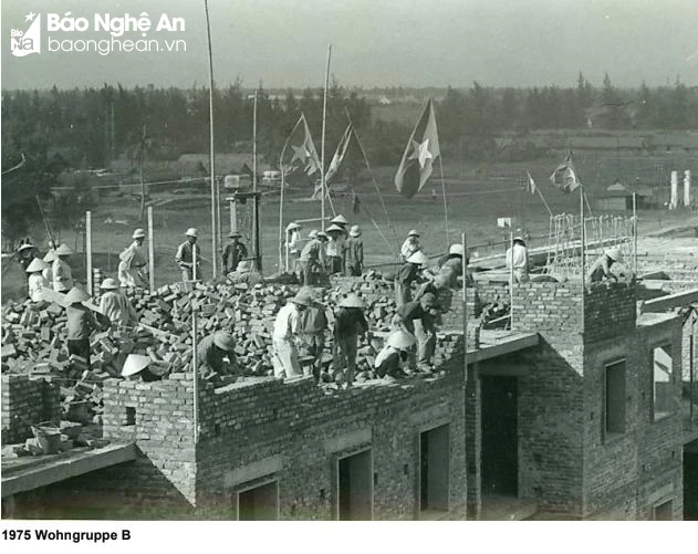 bna_Các công nhân xây dựng Toà B Quang Trung năm 1975.jpeg