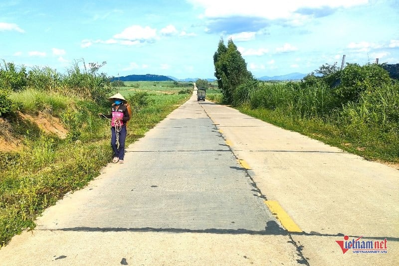 W-Inter-commune road from Kong Long Khong to Dak Hlo commune.jpg